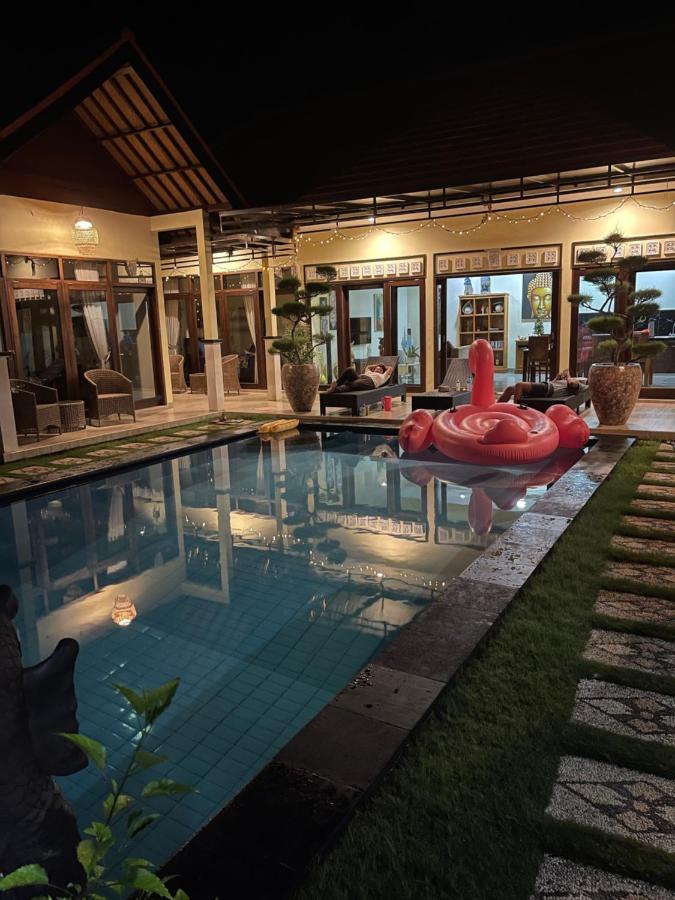 Mias Jungle House Hotel Lovina  Exterior photo